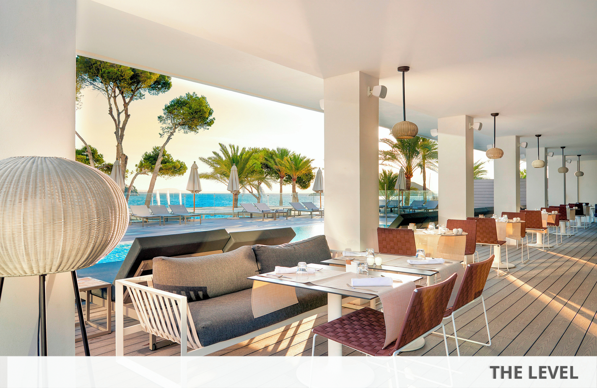 //www.jet2holidays.com/-/media/assets/product images - custom overview groups/pmi/melia/pmi_70617_melia_south_beach_0519_02_689x448.jpg